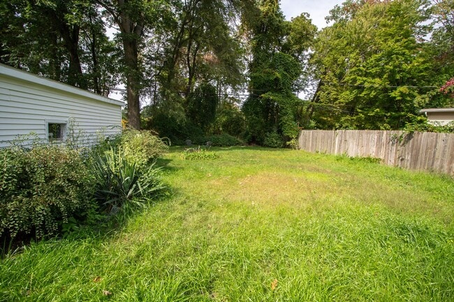Building Photo - Newly Renovated 3 BR - 1 BA Ranch in Latham