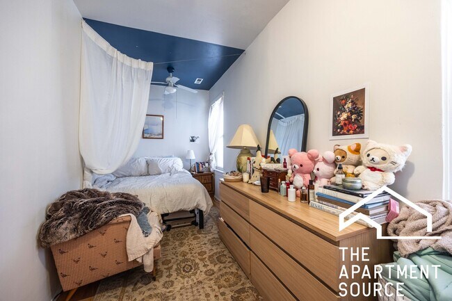 Building Photo - 2140 W Race Ave