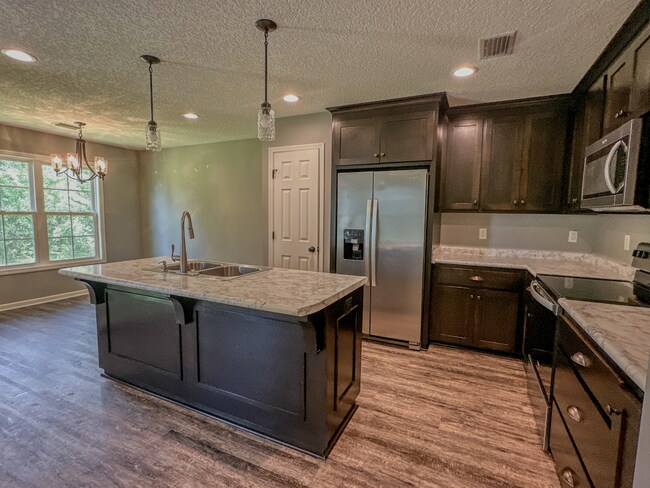 Building Photo - 1206 Lynn Terrace