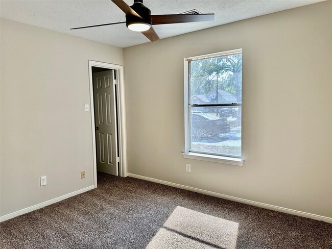 Building Photo - 7114 River Ml Dr