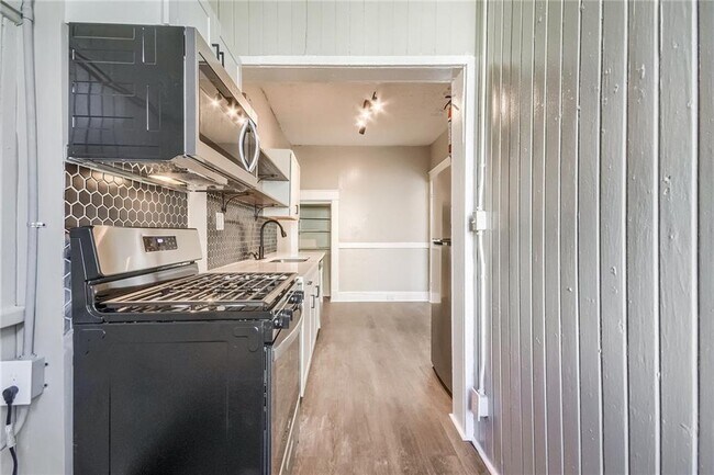 Building Photo - 1445 Lucile Ave SW