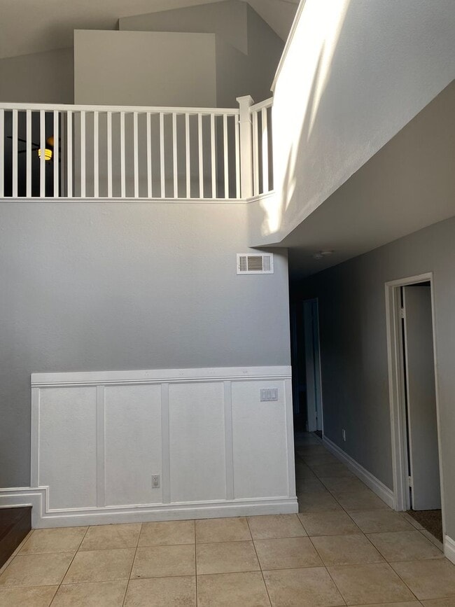 Building Photo - 823 Viewpointe Ln
