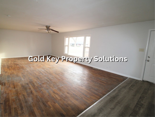 Building Photo - Huge 5 BR 2 Full Bath House with Central Air (Section 8 Approved)