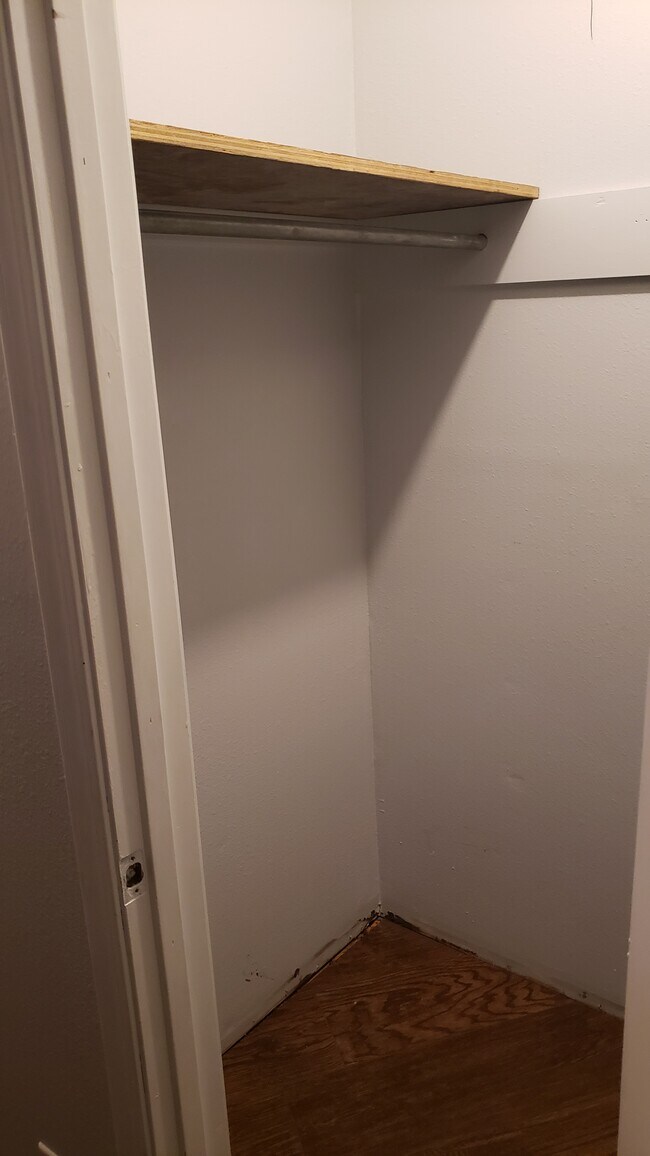 Building Photo - 913 Capulin Rd