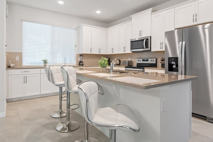 Building Photo - 1828 Tropical Palms Cir