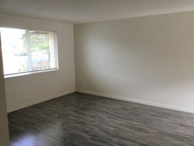 Building Photo - 924000