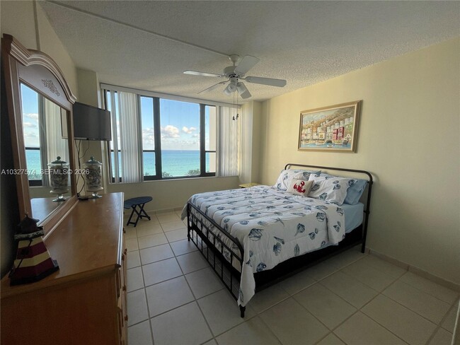 Building Photo - 3505 S Ocean Dr