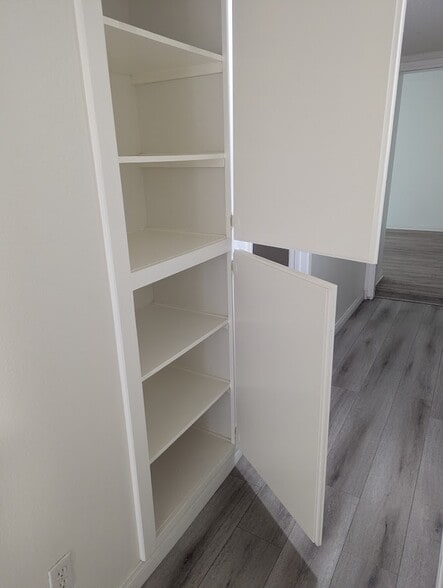 Building Photo - 1046 Canal St