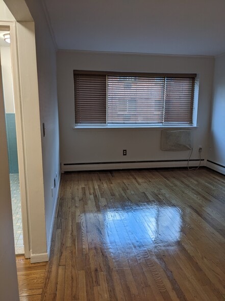 Living / Dining room - 378 Valley