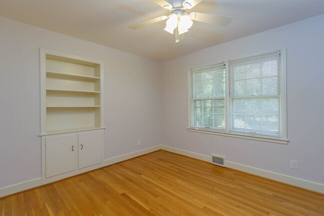 Building Photo - Gorgeous 3 bed 2 bath home with finished basement/carport in NW Greensboro! Lawn care included.