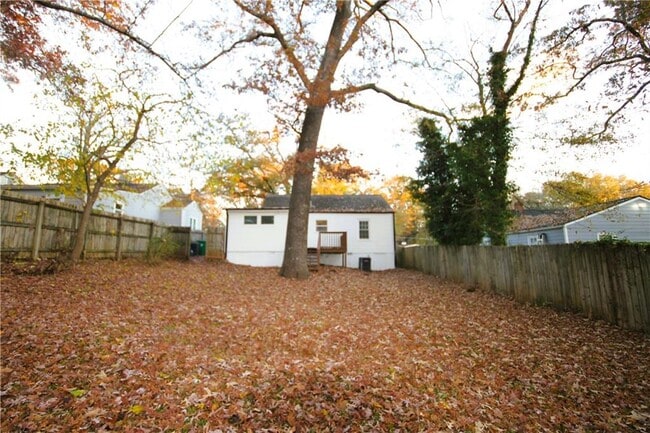 Building Photo - 2561 Eastwood Dr