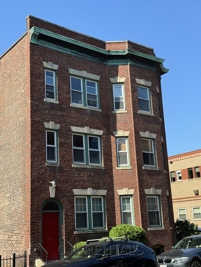 Primary Photo - 252 Harvard St