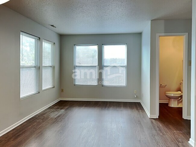 Building Photo - 1313 Central Park Dr