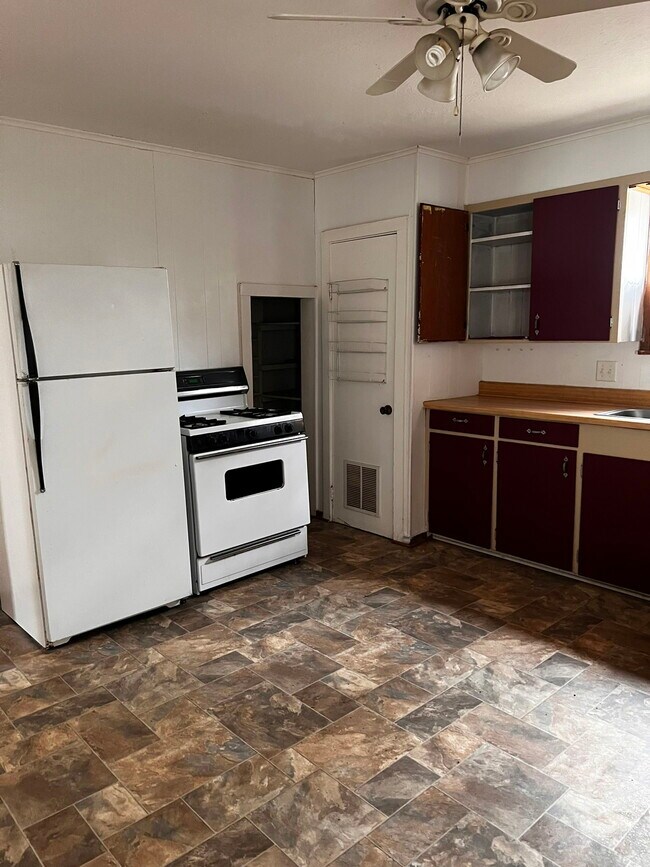 Building Photo - 4101 College Main St