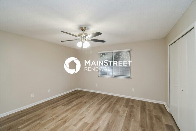 Building Photo - 3 Bedroom Pet-Friendly Home in Jacksonville, FL with Main Street Renewal