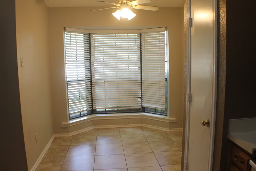 Building Photo - 1206 Devonshire Ln