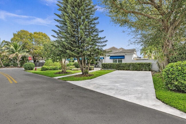 Building Photo - 746 NE 16th Terrace