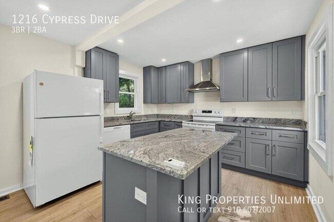 Building Photo - 1216 Cypress Dr