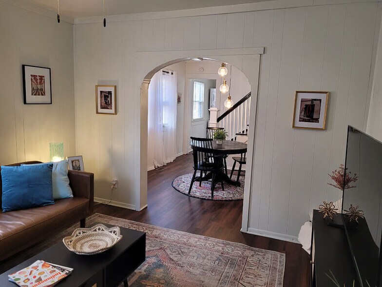 Building Photo - 59 S Lasalle St