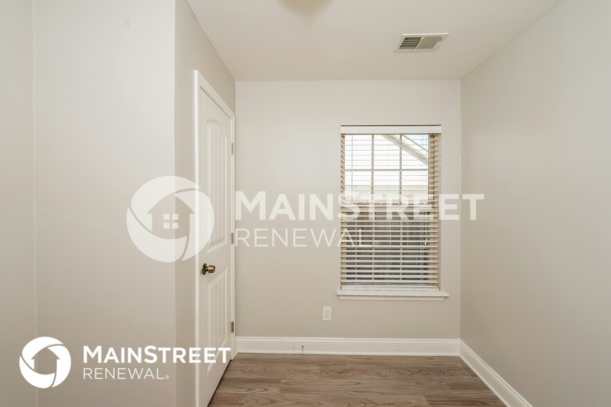 Building Photo - 50 Clover St