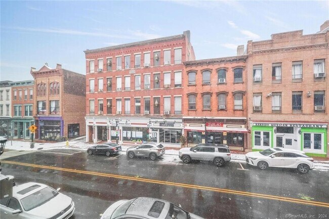 Building Photo - 83 Washington St