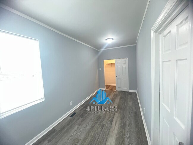 Building Photo - 3904 Deodar St