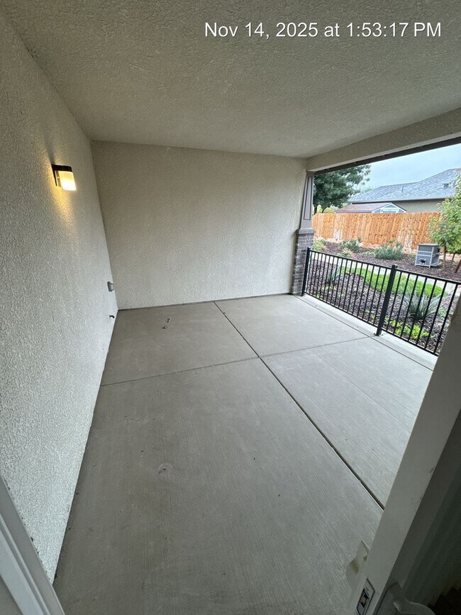 Building Photo - 4321