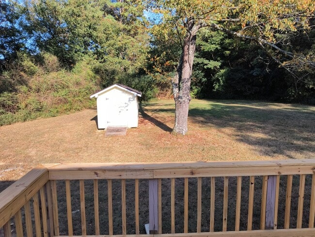 Building Photo - 715 Northview Cir