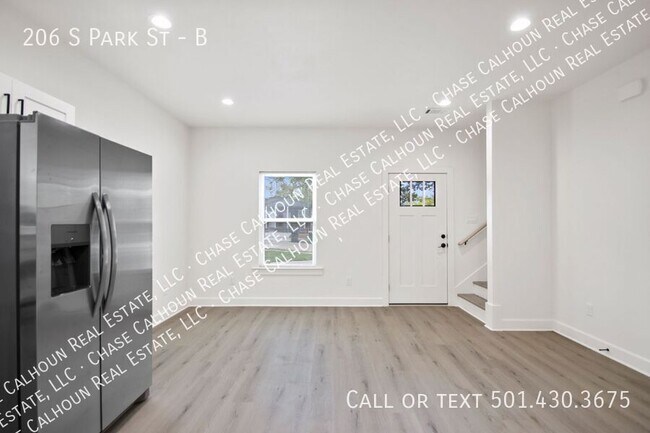 Building Photo - 206 S Park St