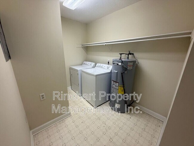 Building Photo - 1110 Chandler Dr