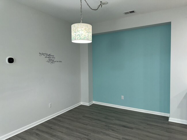 Building Photo - 319 Flip Flop Ct
