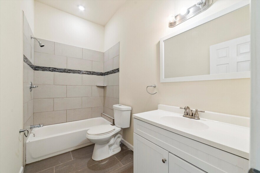 Building Photo - 1815 W Montgomery Ave