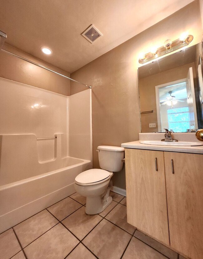Building Photo - 3 bedroom for rent August 7, 2026 for $1695 per month, walking distance to FSU