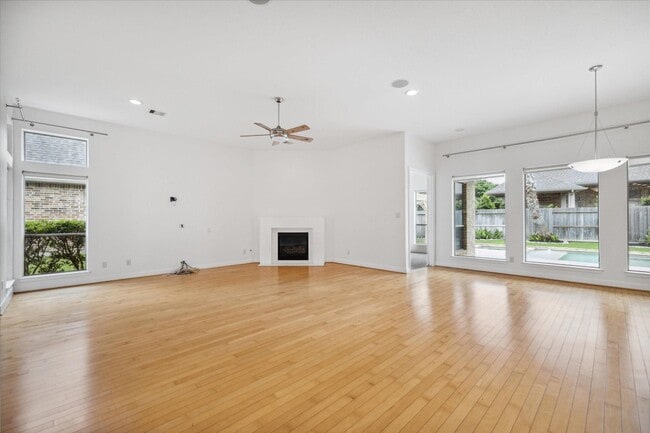 Building Photo - 95 N Mews Wood Ct