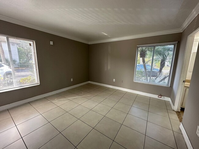Building Photo - 1830 Maravilla Ave