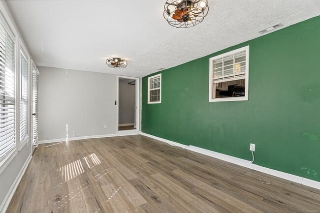 Building Photo - 1216 Old Rdg Rd E