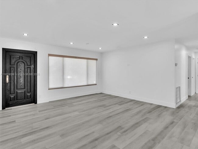 Building Photo - 2048 SW 37th Ave