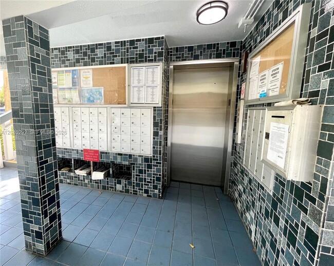 Building Photo - 4031 Harwood D