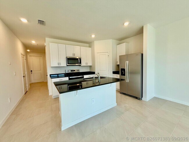 Building Photo - 655 Salisbury Cir