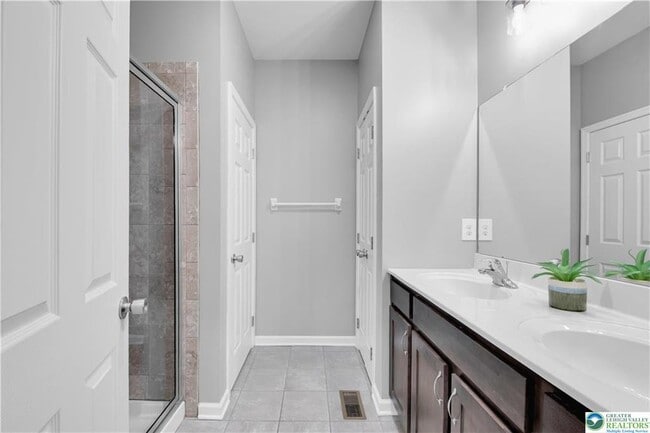 Building Photo - 4487 Cottonwood Dr