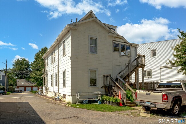 Building Photo - 176 Thompson St