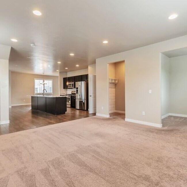 Building Photo - 3688 Golden Sky Ln