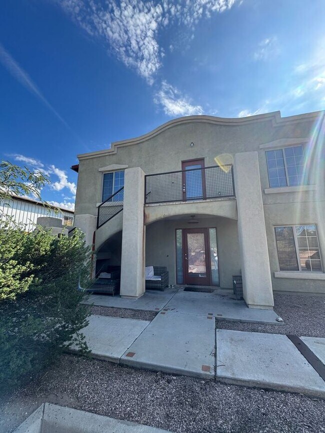 Building Photo - 3 bedroom 2 bath - Available now