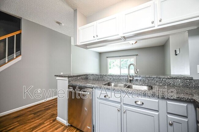 Building Photo - 7107 Tolliver St