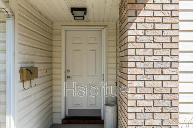 Building Photo - 2160 Dora Ln