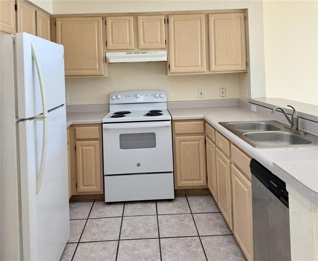 Building Photo - 13839 Fairway Island Dr