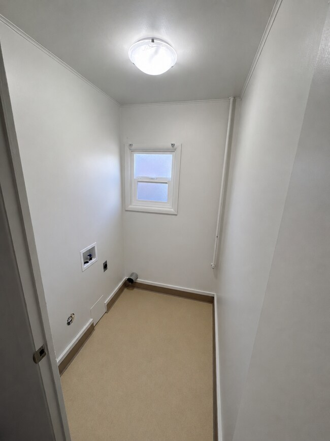 Building Photo - gb12th