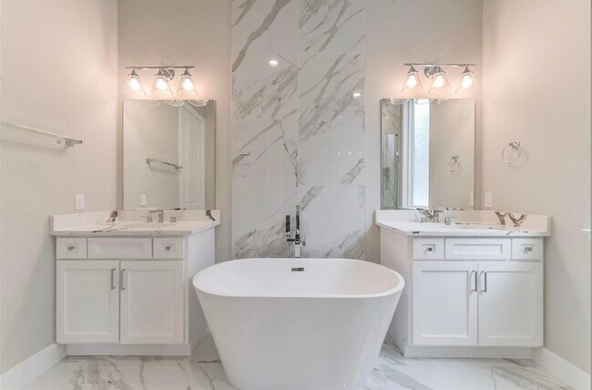 Building Photo - 823 Mansfield St