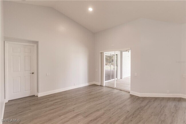 Building Photo - 2615 6th St W