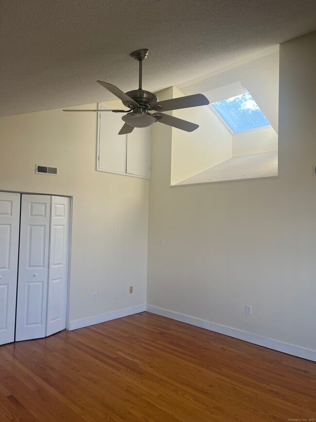 Building Photo - 896 Quinnipiac Ave